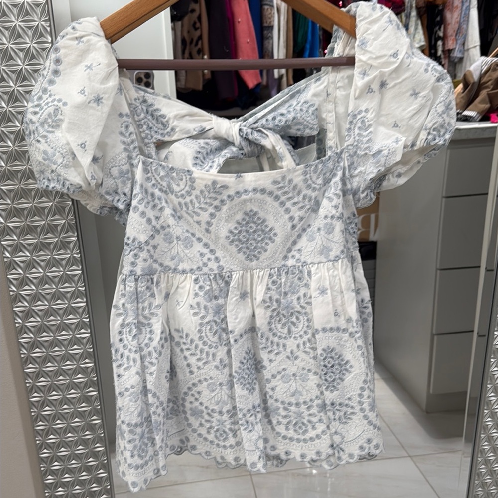 ANTONIO MELANI Gray and White Puff Sleeve Ruffled Blouse